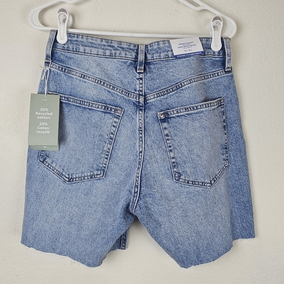 H&M Vintage Straight High Waist Denim Shorts Light Wash Blue Distressed 6 - Picture 3 of 10